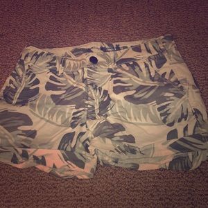 Leaf pattern shorts